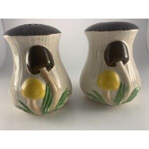 Vintage Arnel’s Ceramic Mushroom Salt & Pepper Shakers 4” 1970s